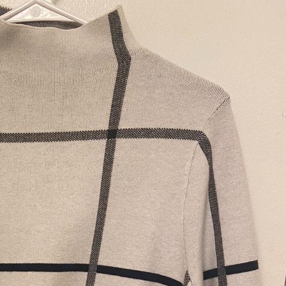 White half turtleneck sweater with stripes - Picture 1 of 2